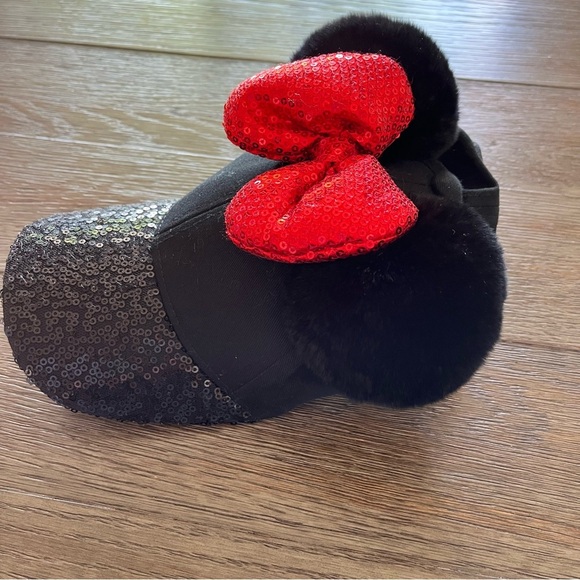 Disney Minnie Mouse Child’s Sequin Hat with Pom Pom’s on Top - Picture 2 of 5